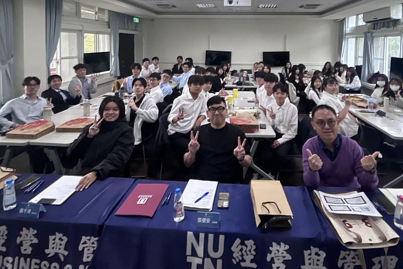 經營與管理學系【產業競爭分析】攜手万十科技 產業競爭分析課程成果發表(115.01.06)