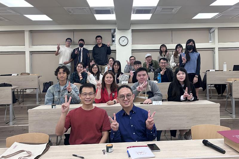 醫學思維翻轉烘焙產業 南大邀起士公爵分享健康食品的永續商業模式(114.12.09)