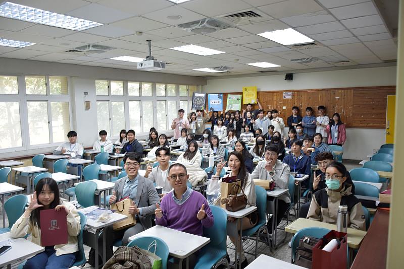 南大經管營串連產業現場 校友對話引導高中生探索管理職涯(115.02.04)